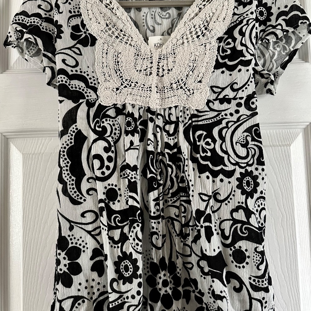 Anxiety Women's Cotton Black & White Short Sleeved Butterfly Crochet Size XL NWT